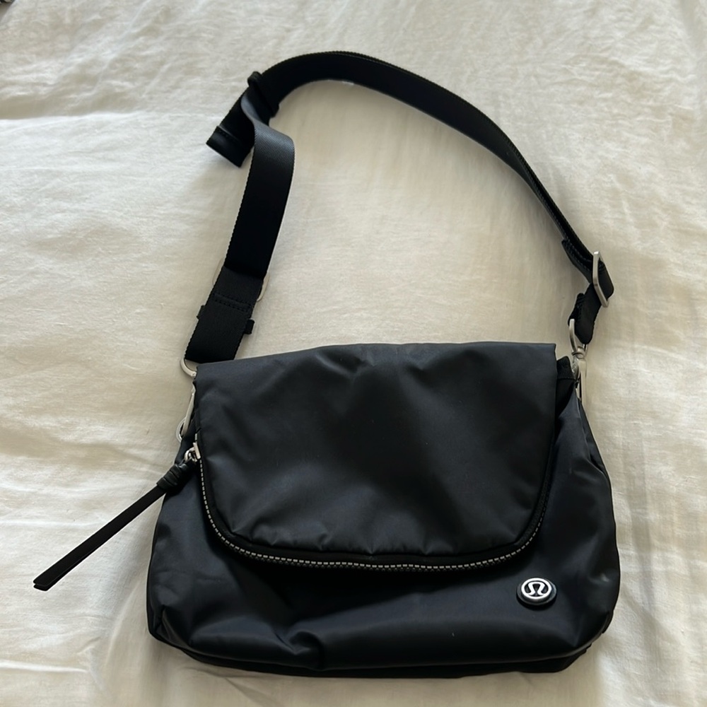 Lululemon Crossbody Bag Black/Silver